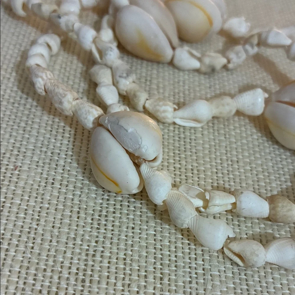 Elegant vintage Shell Necklace